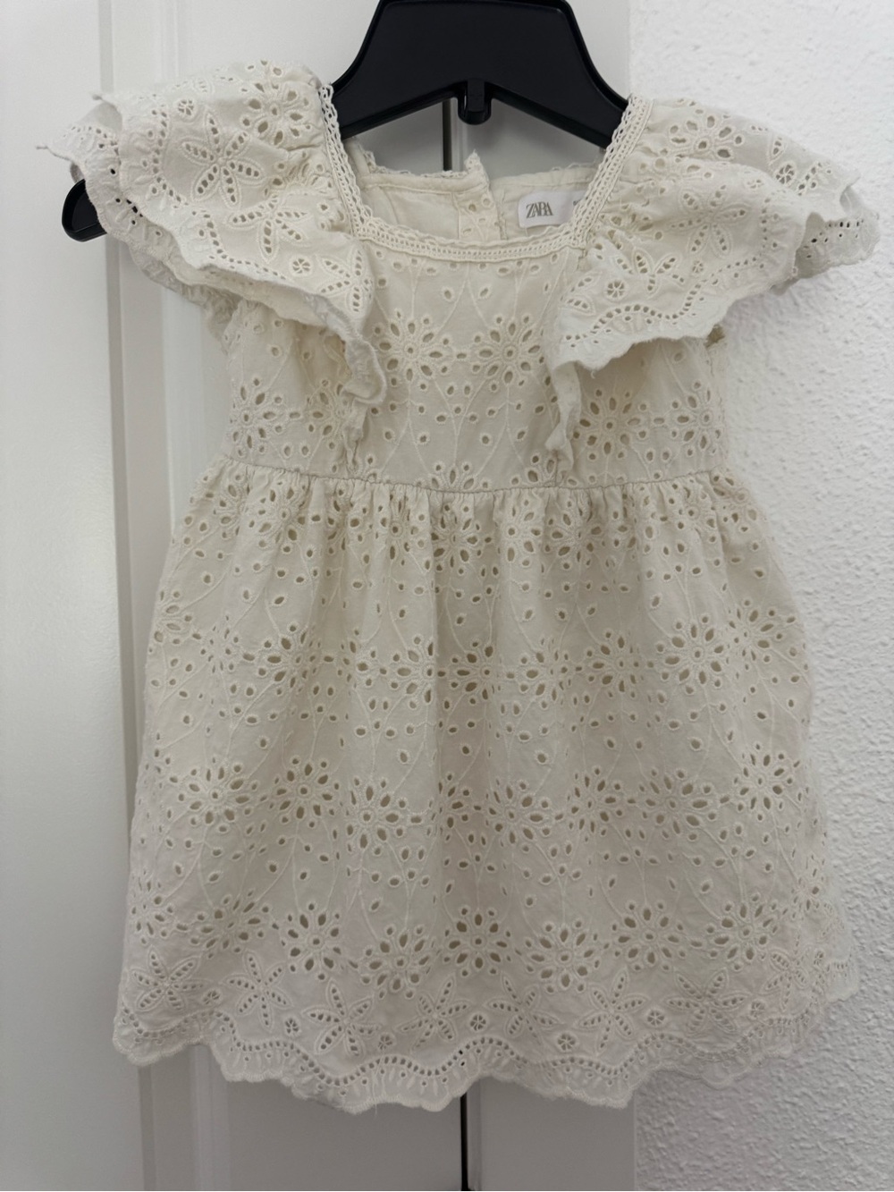 Zara Kids Cream Eyelet Flutter Dress S18-24 month